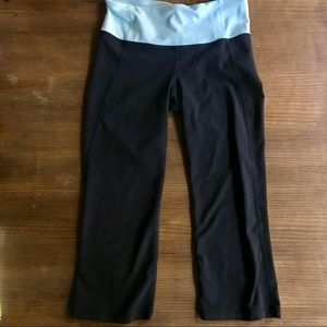 Lululemon athletica  Capri Yoga Pants (Size 6)